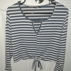 Long sleeve tie front crop top